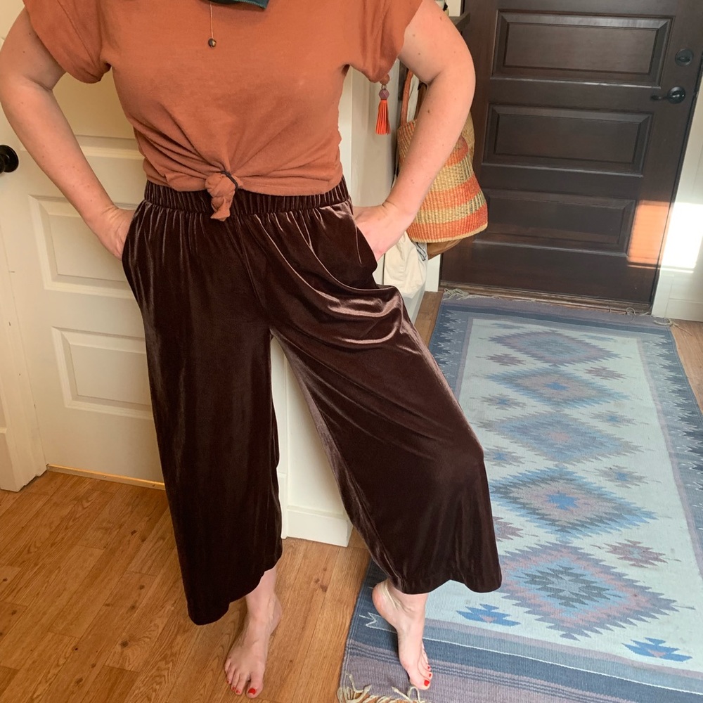 Wide leg velvet cropped pants